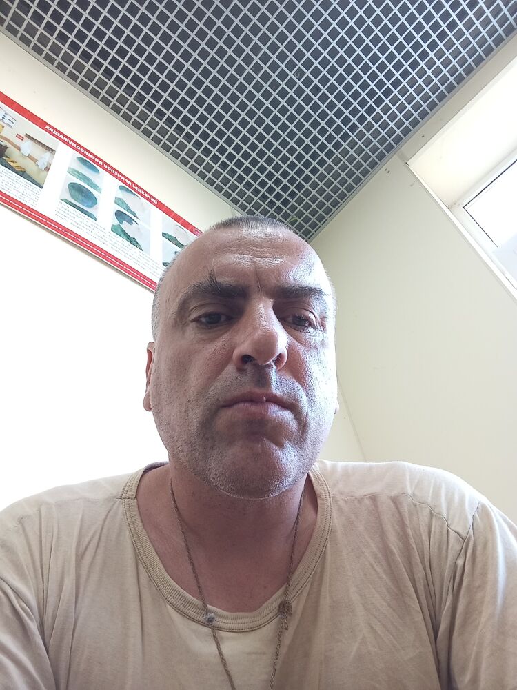  45554762  Ilya, 44 ,    
