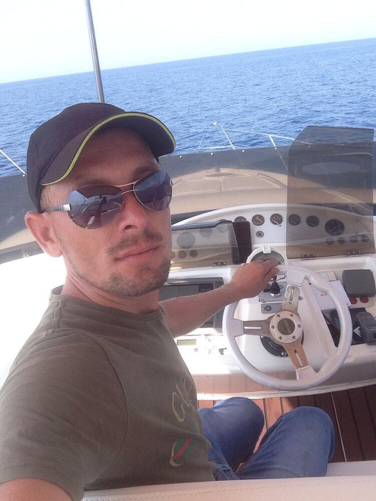 ,   Andrej, 31 ,   ,   