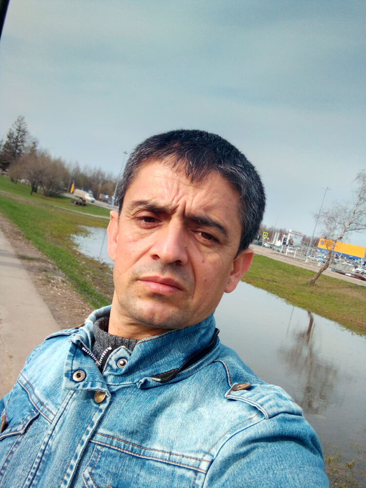  42471032  Karimov, 39 ,    