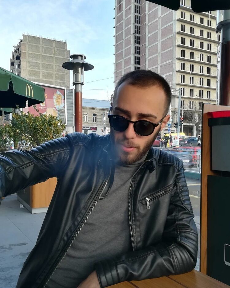  18930992  Ucha, 27 ,    