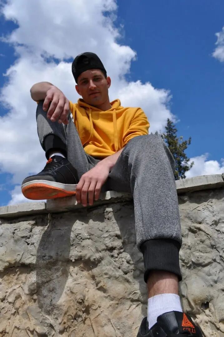  33884072  Jiku, 25 ,    