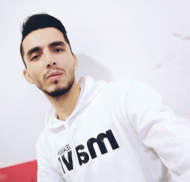  39723302  Maks, 27 ,    