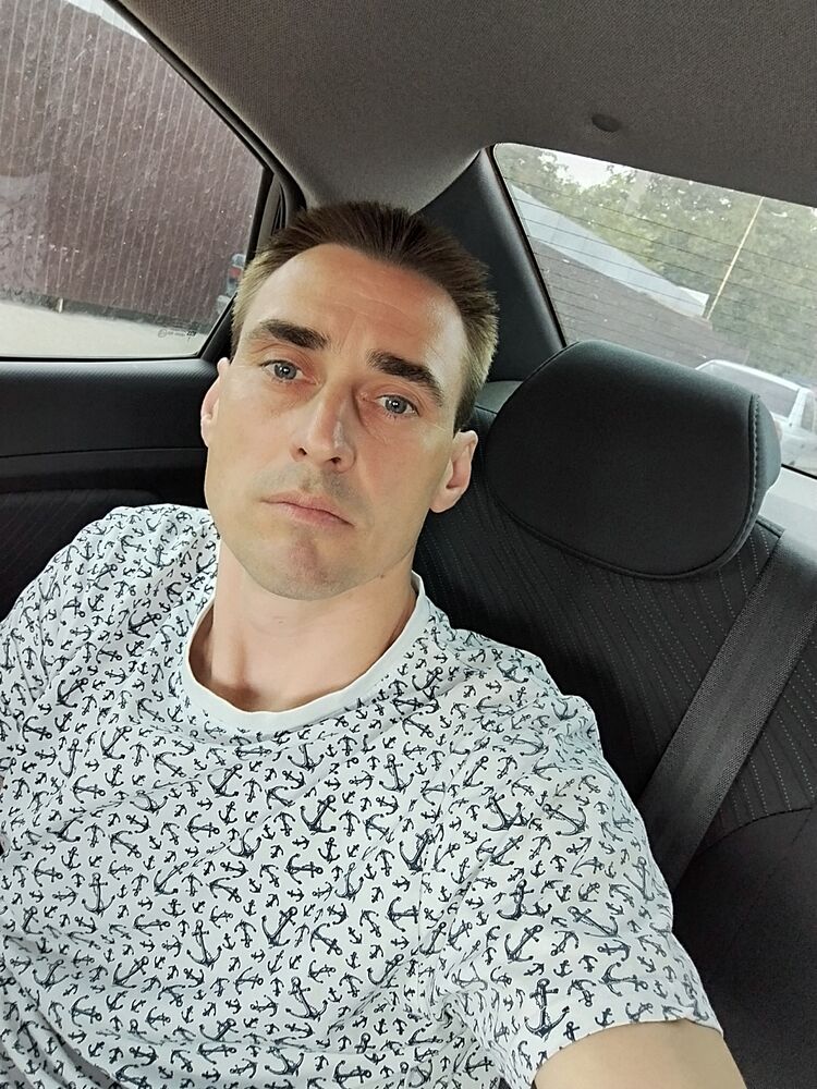  ,   Sasha, 37 ,   