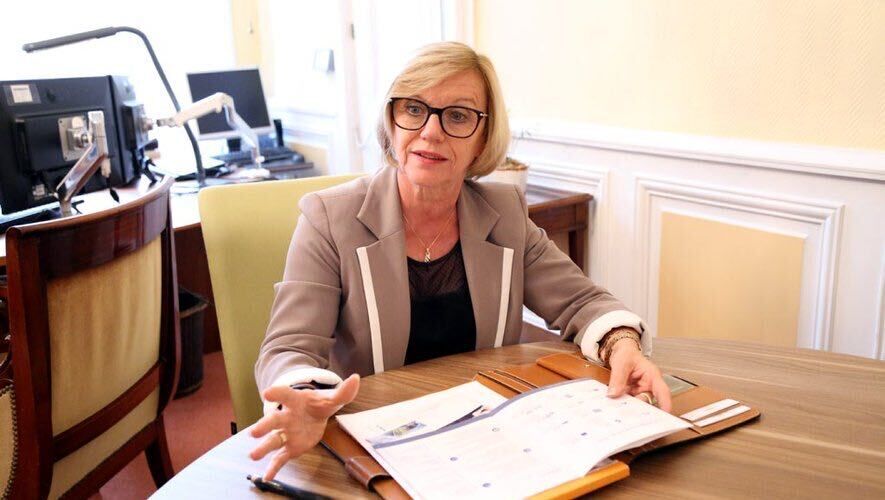  Elin Pelin,   Sandrine, 56 ,   ,   , 