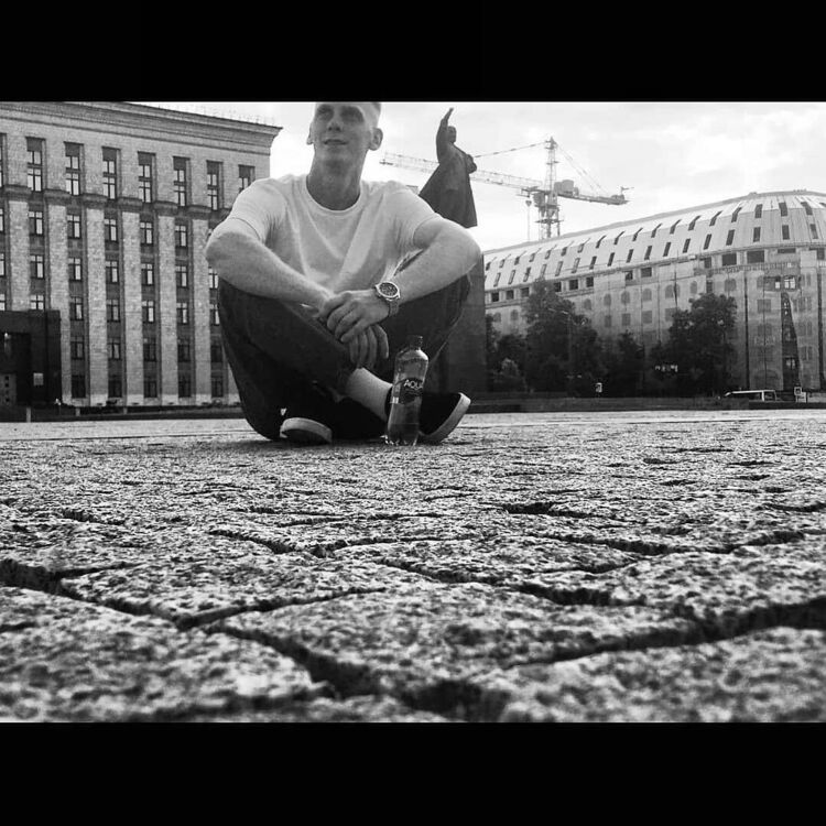  31946552  , 27 ,    