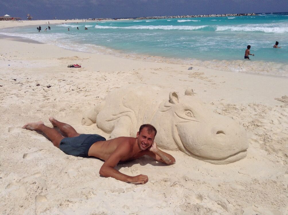  49842792  Aleksei, 37 ,    