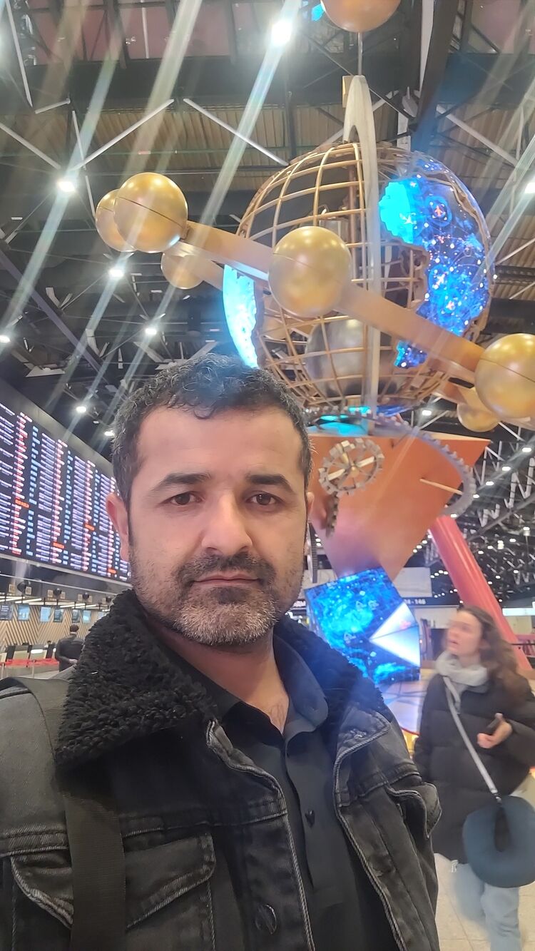  41709142  Shahriyr, 39 ,    