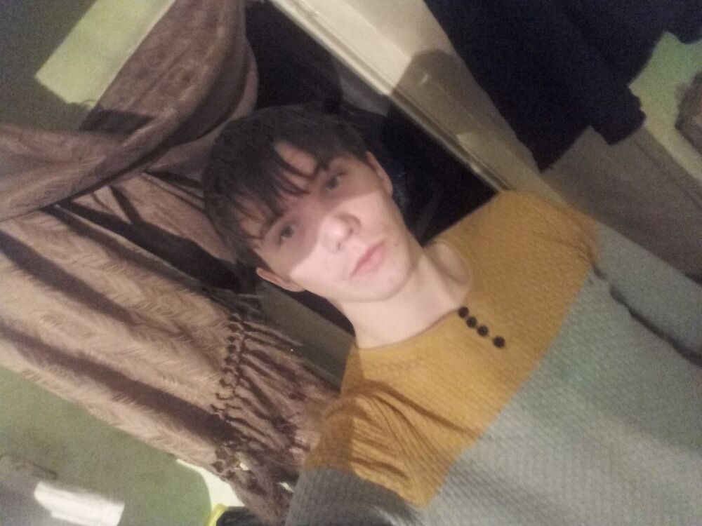  18708062  Roman, 26 ,    