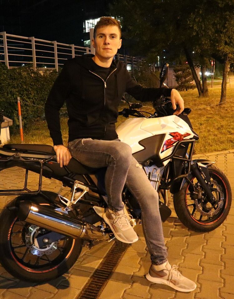 21660872  , 28 ,    
