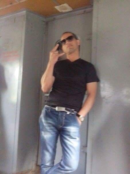  ,   Artur, 42 ,     , c 