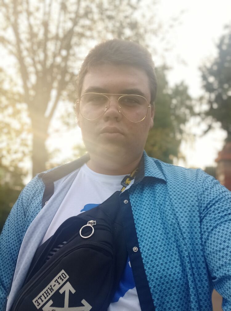  32376982  Yaroslav, 21 ,    