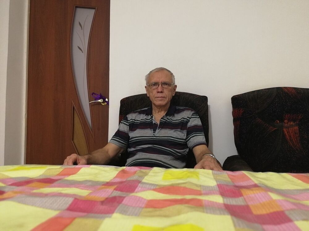  18209952  Anatolij, 75 ,    
