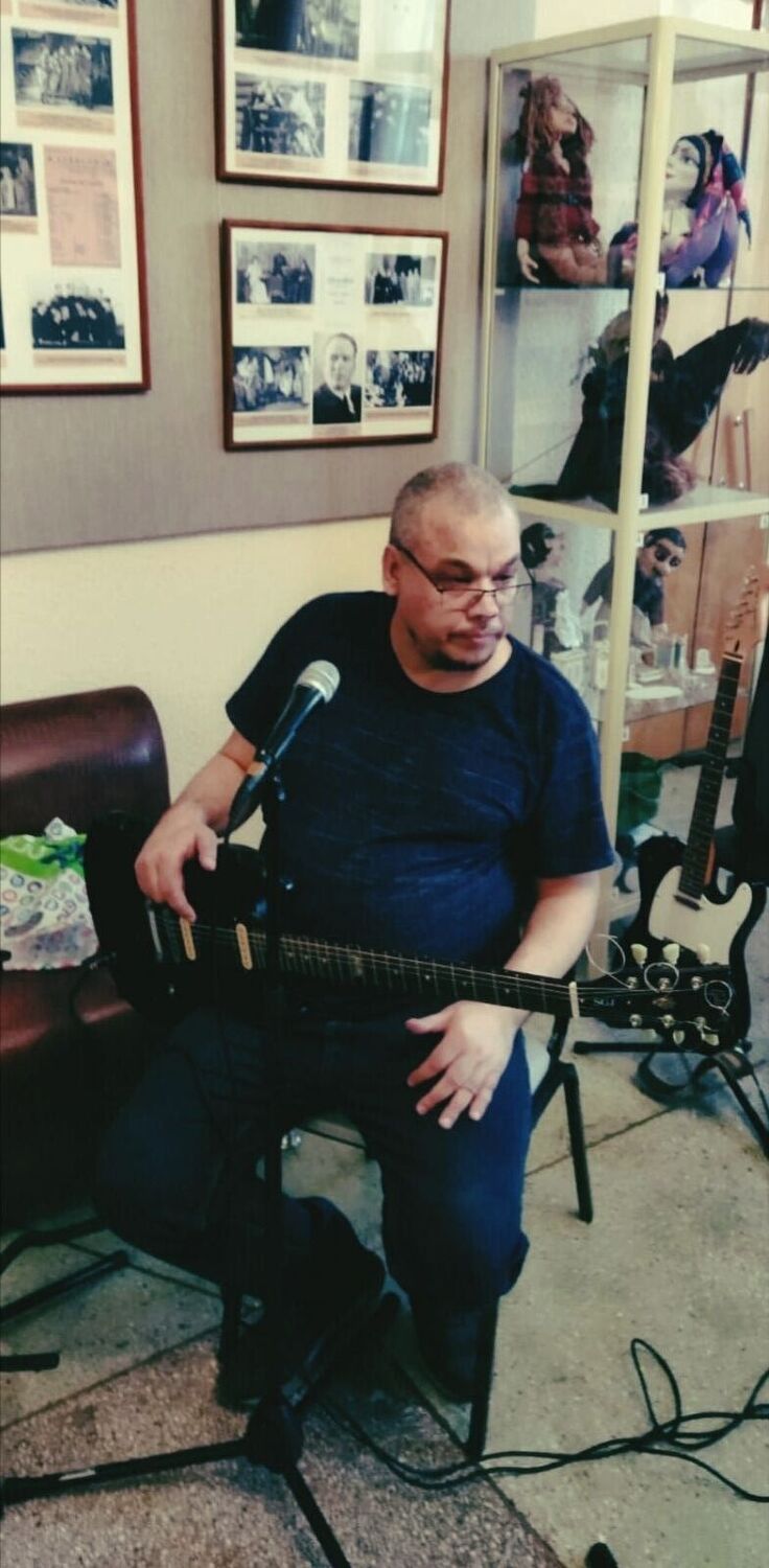  45278172  Pavel, 44 ,    