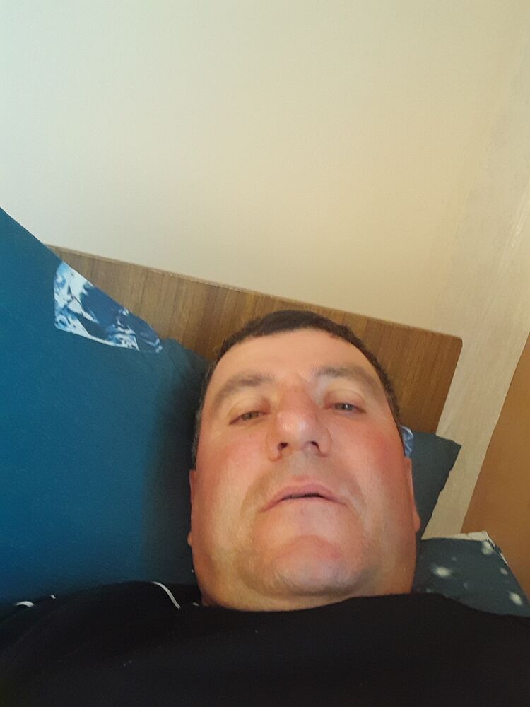  53130792  Taron, 48 ,    