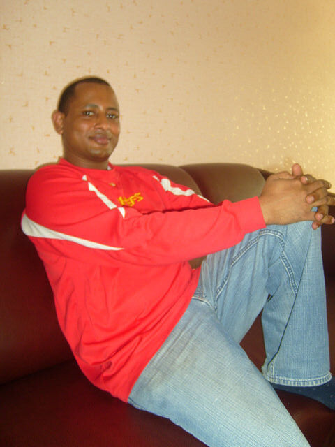  9409512  Maikl, 38 ,    