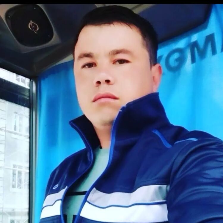  53833002  Komil, 32 ,    