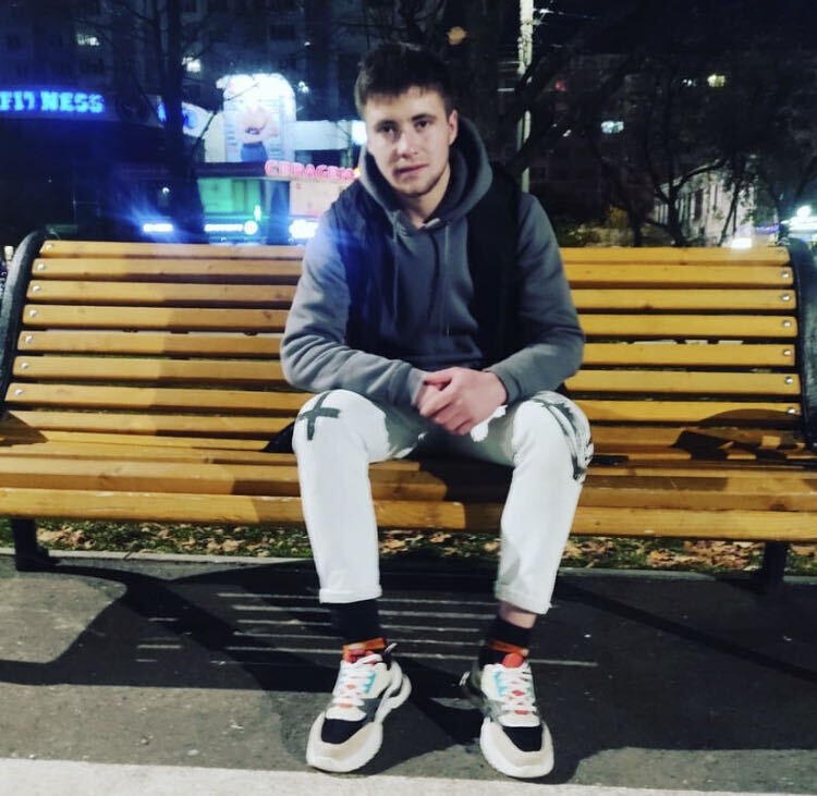  35247412  Petru, 23 ,    