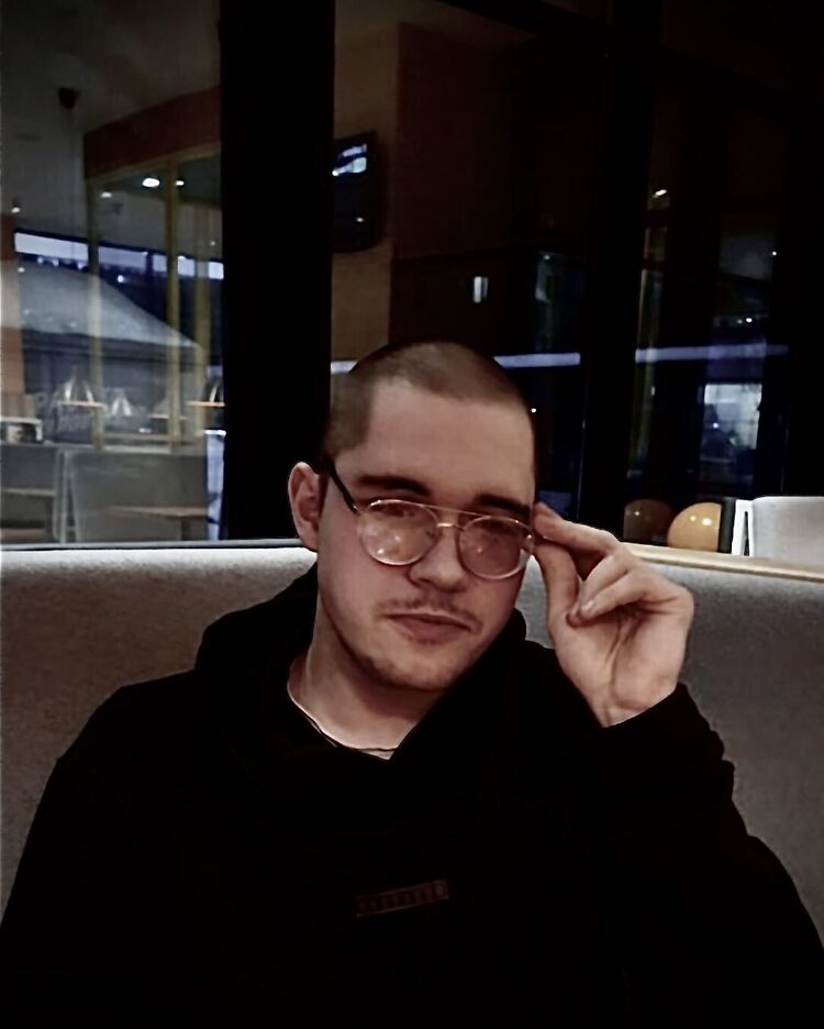  32833882  , 23 ,    