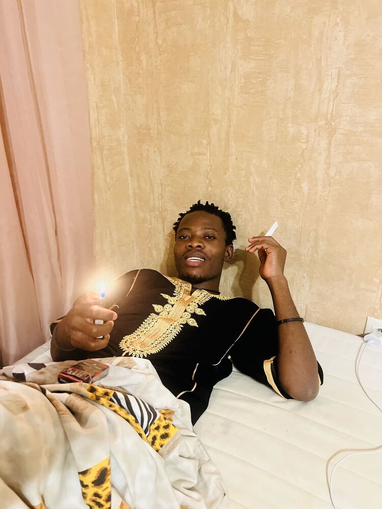  52906932  Assimiou, 25 ,    