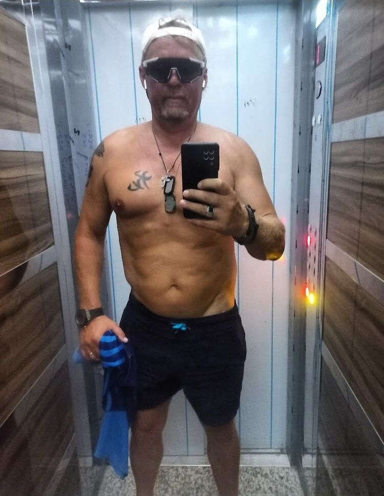 47051822  Alex, 47 ,    