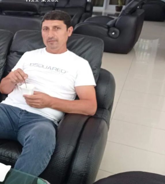  35258252  Gayur, 46 ,    