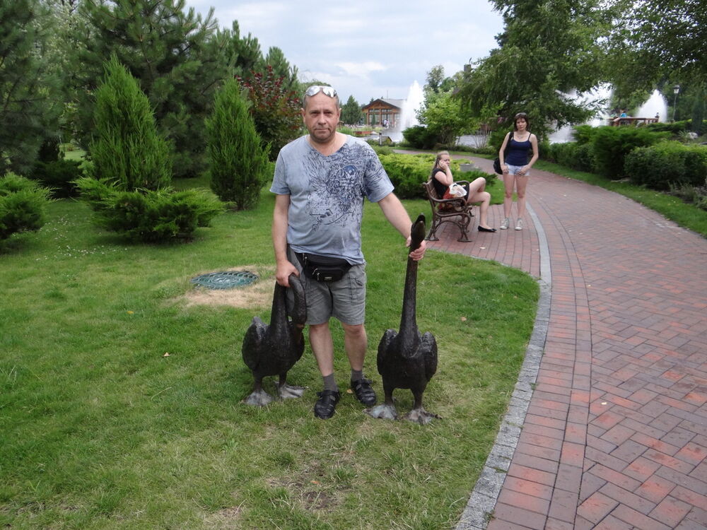  ,   Alexs, 57 ,   