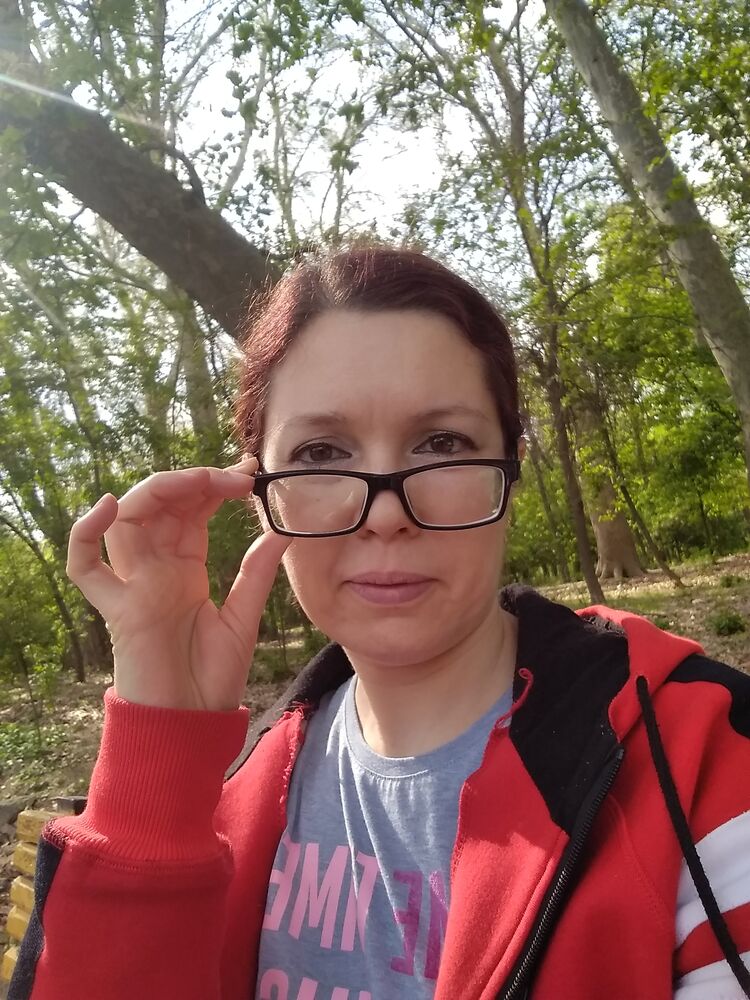  23337402  Viktoria, 47 ,    