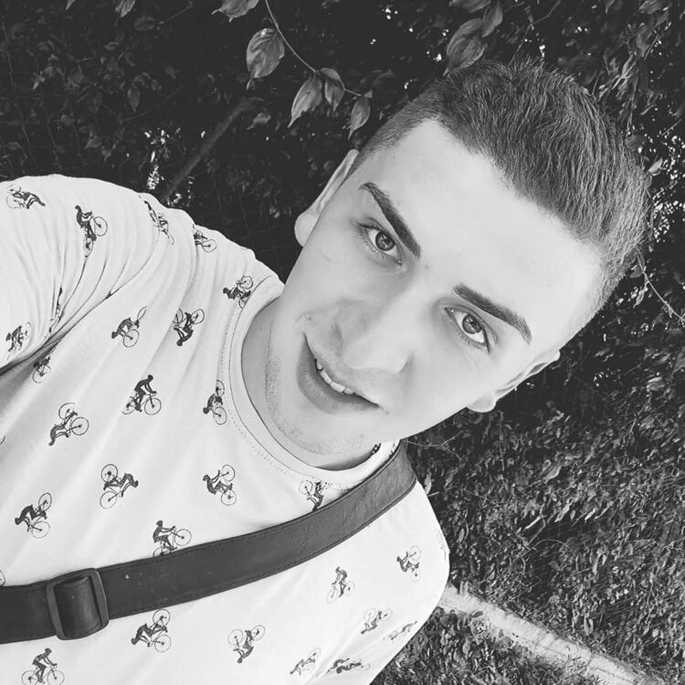 43714912  Giorgi, 26 ,    