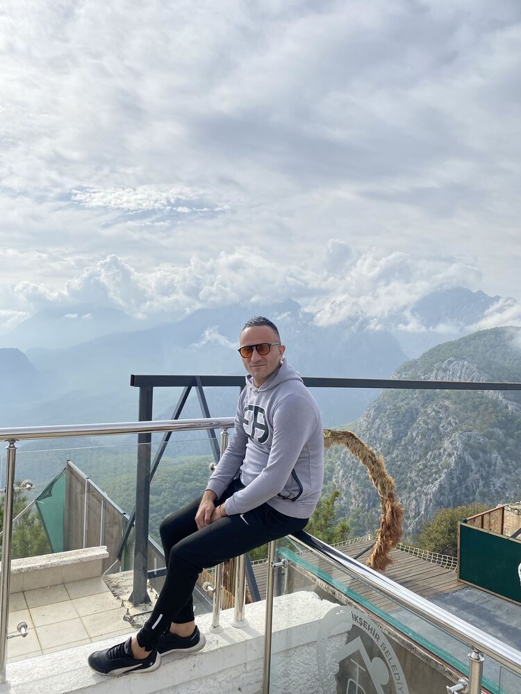  ,   Hakan, 37 ,   ,   