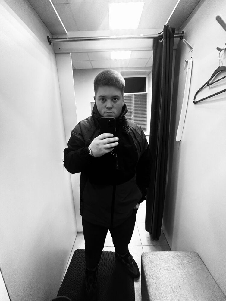  52870122  Denis, 22 ,    