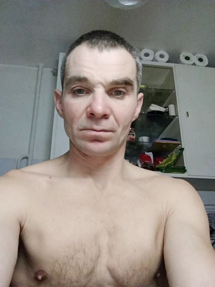  14938722  Robert, 48 ,    