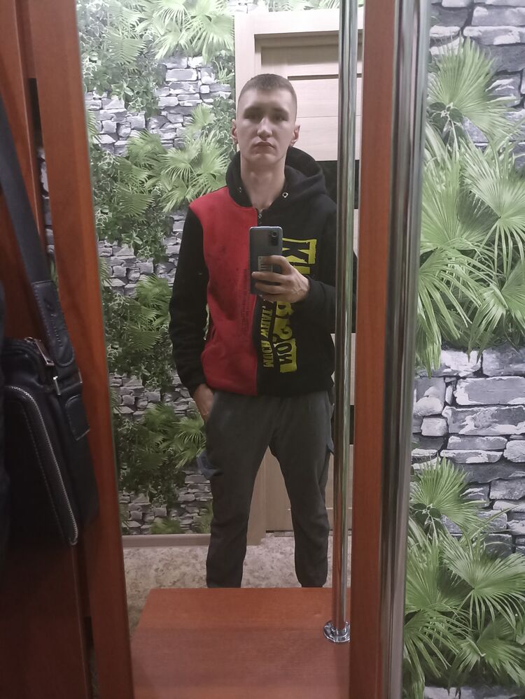  ,   Ilya, 22 ,     