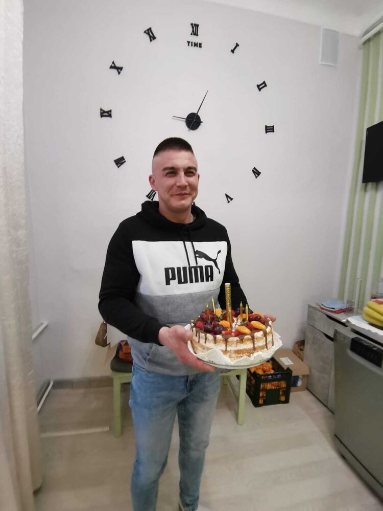  51868882  , 37 ,    -