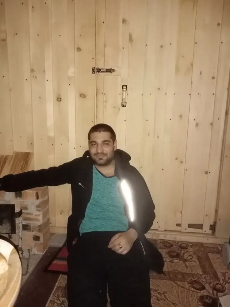  36888072  Armand, 29 ,    
