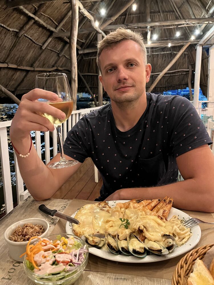 ,   Pavel, 32 ,   ,   
