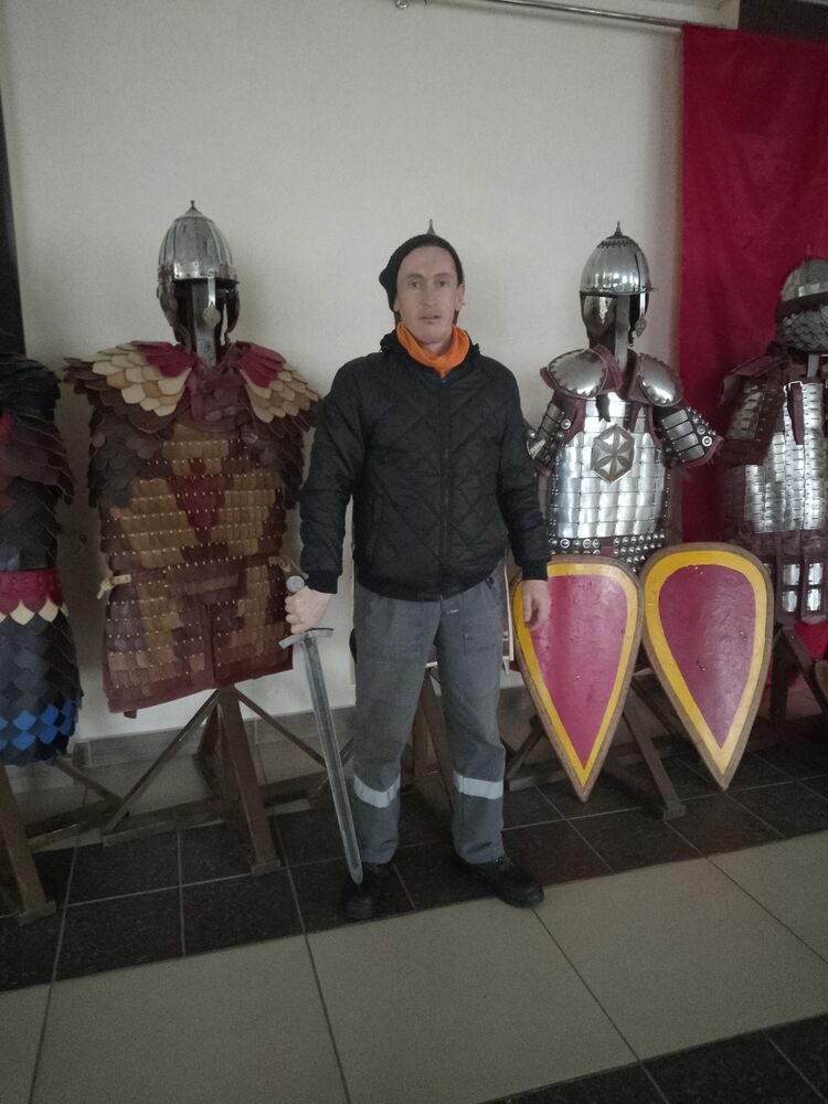  ,   Mik, 44 ,   ,   , c , 