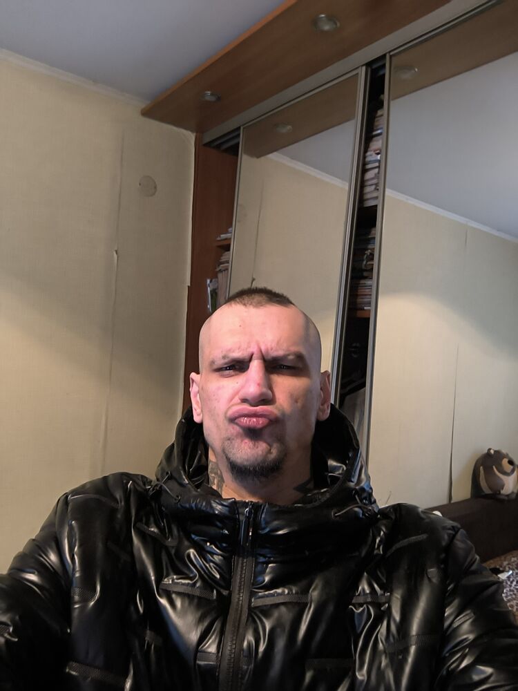  49497032  Artur, 34 ,    