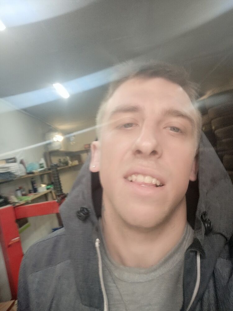  22262942  Djoni, 39 ,    