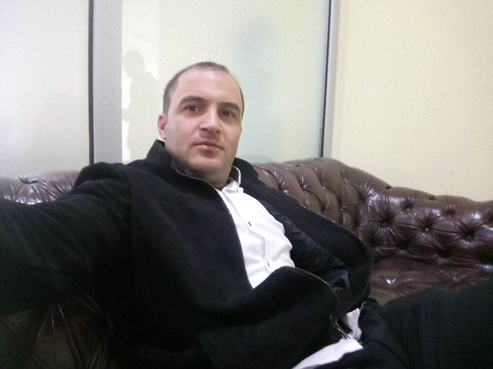  18445282  Avtandil, 35 ,    