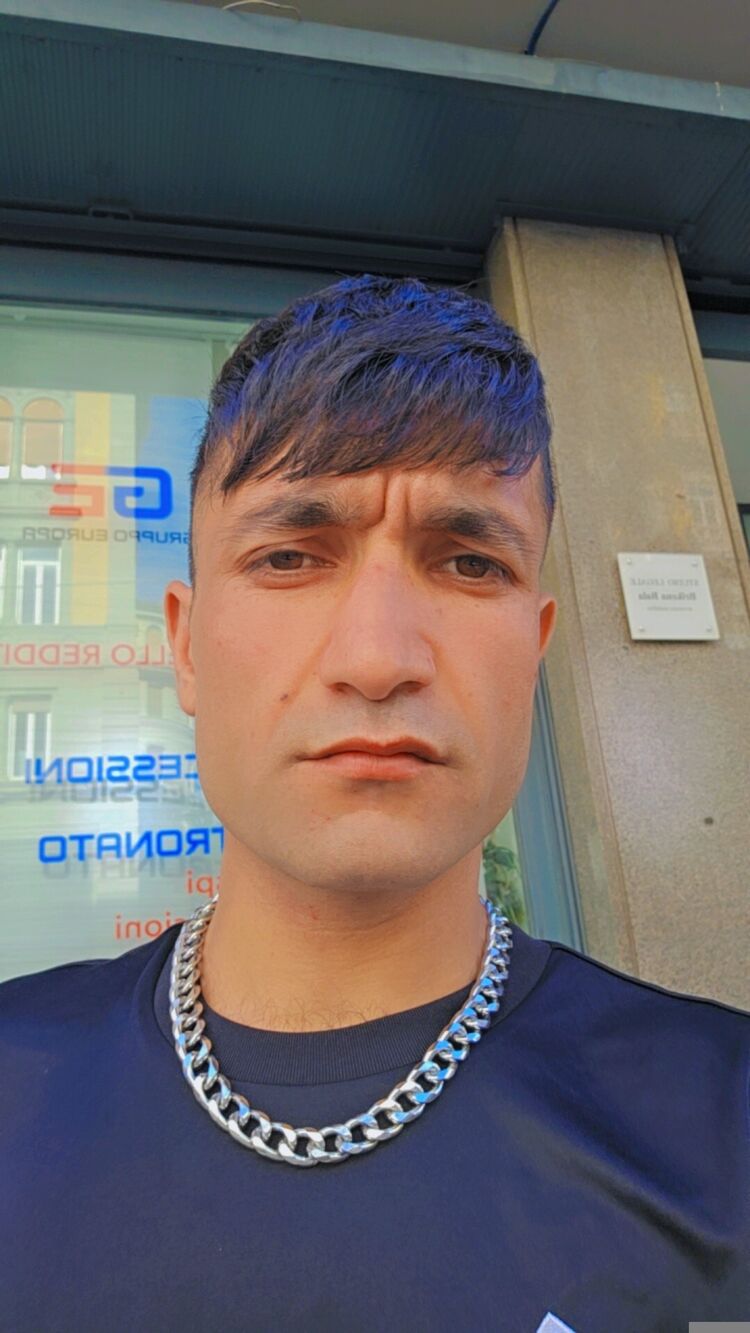  45300112  Burak, 21 ,    Castiglione Del Lago