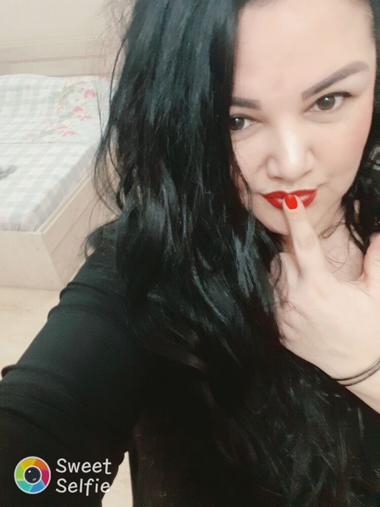  ,   Milana, 41 ,  