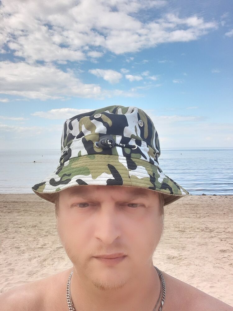  ,   Sergej, 37 ,   ,   , c 
