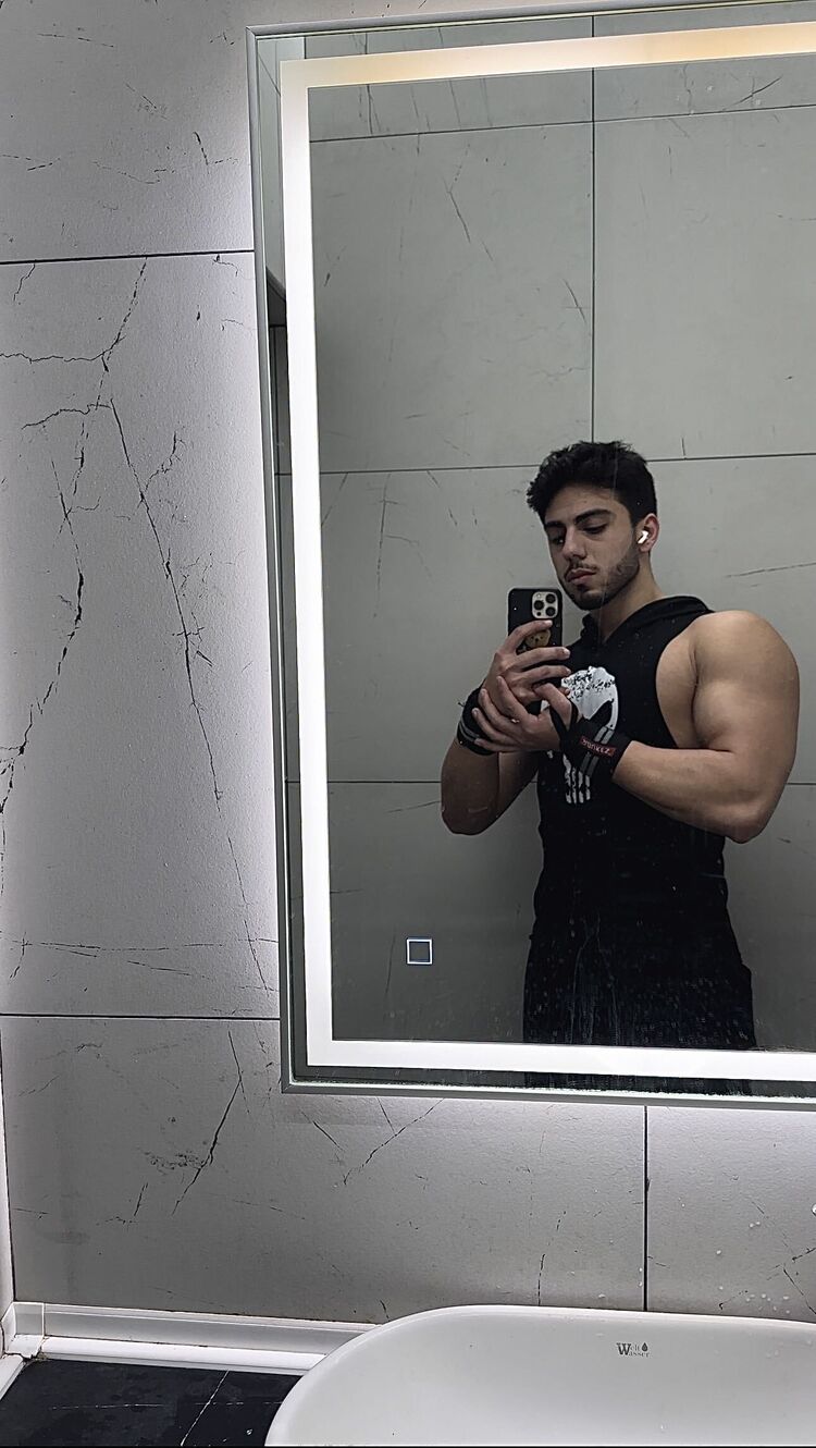  ,   Alex, 22 ,   ,   