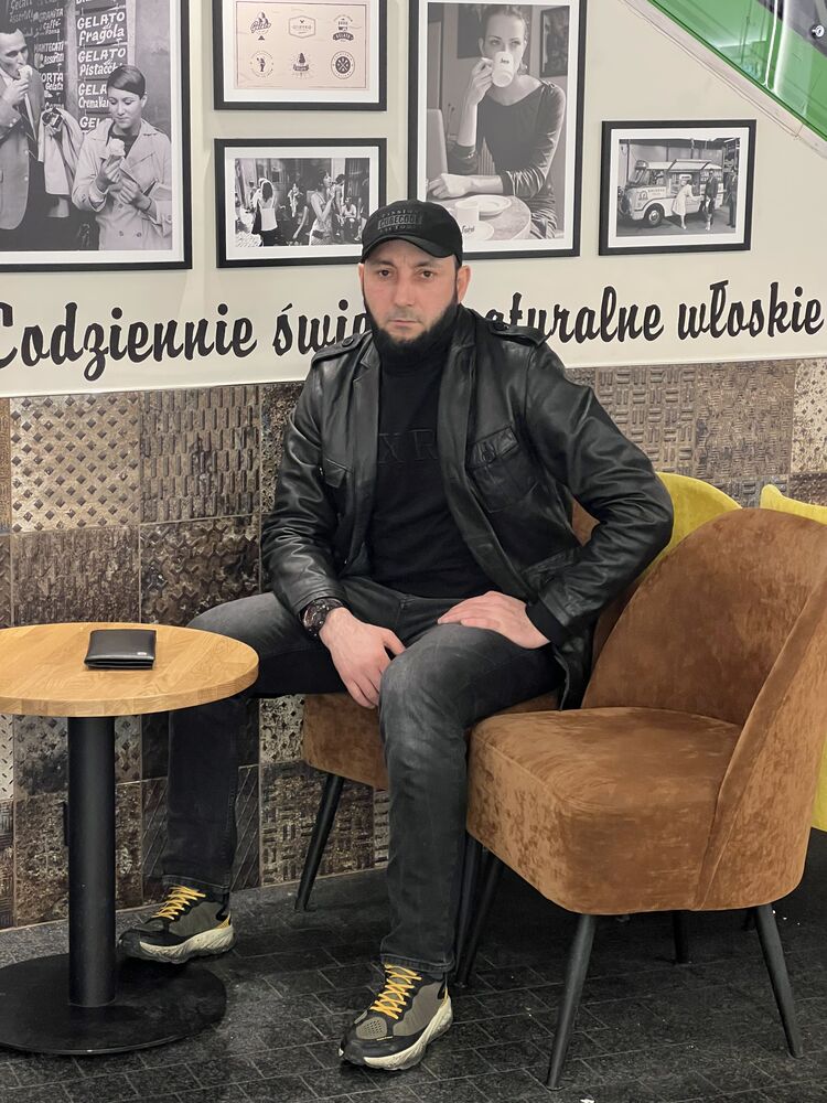  37221942  , 38 ,    Gora Kalwaria