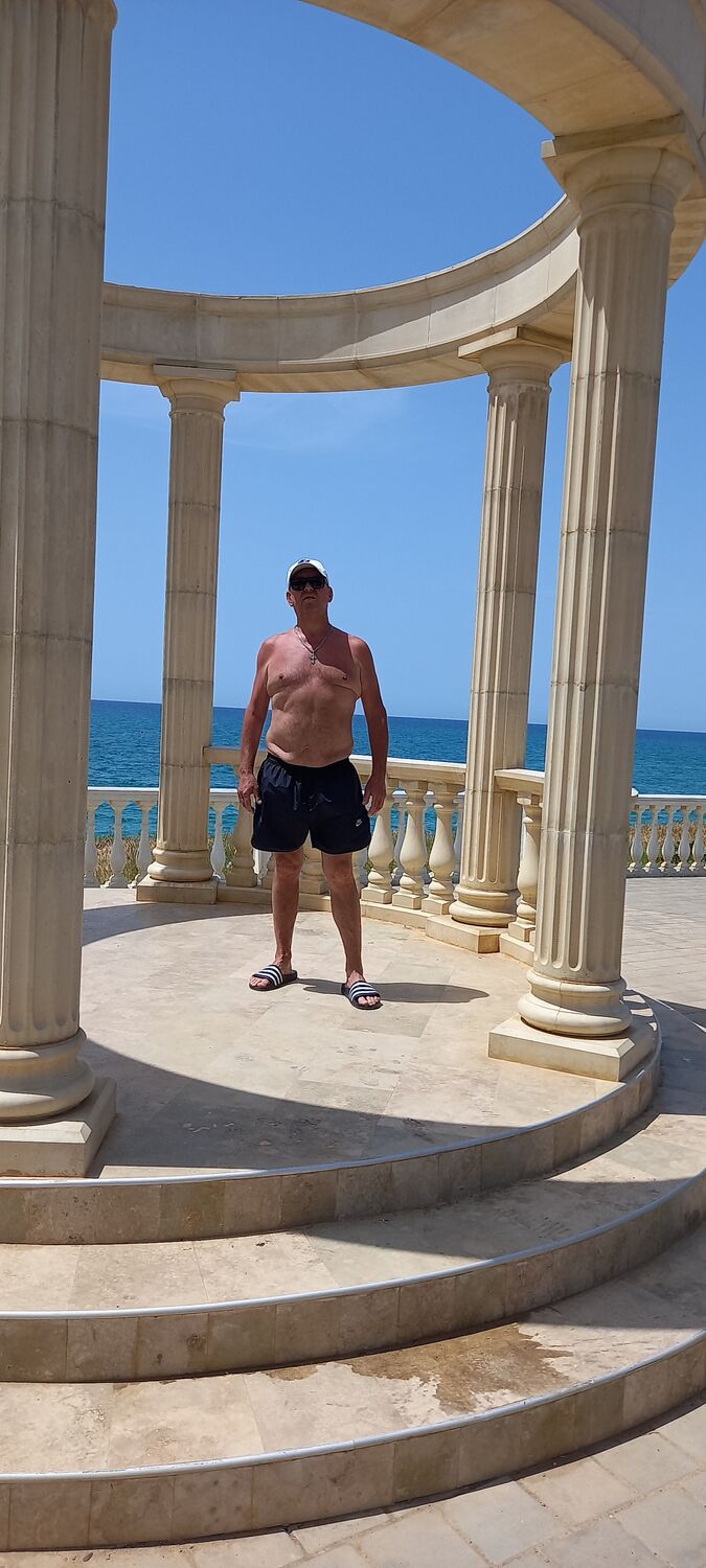  43821612  Oleg, 57 ,    