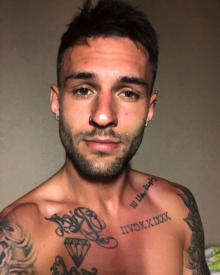  31559712  Edward, 27 ,    -