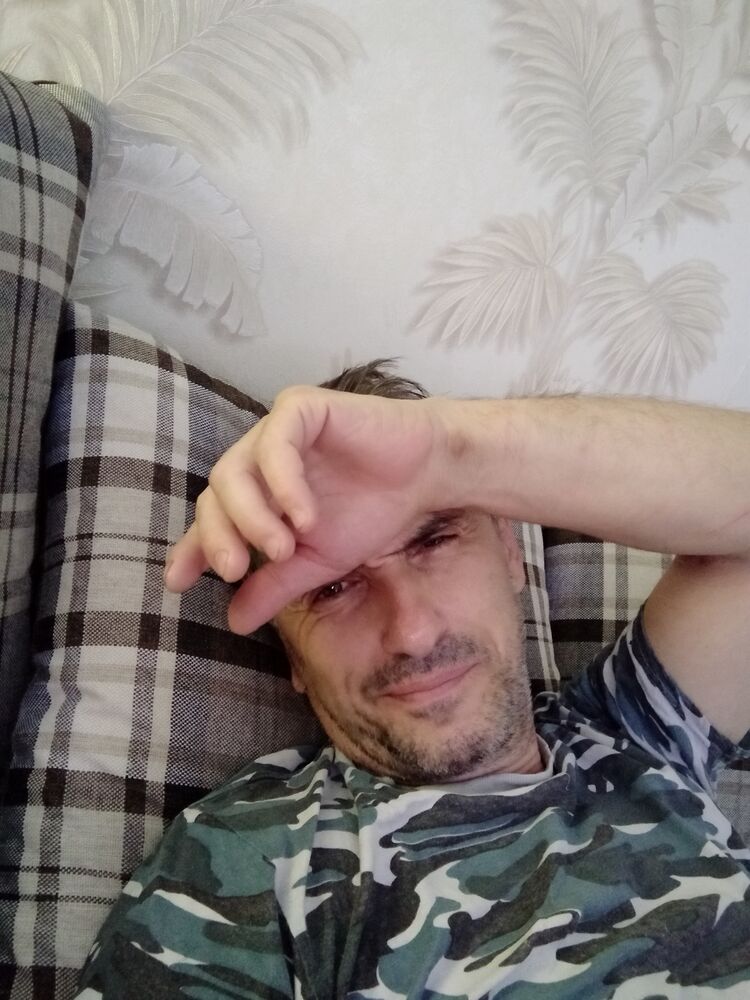  31524992  Ioannis, 57 ,    