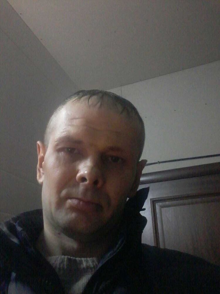  40332642  Ruslan, 44 ,    