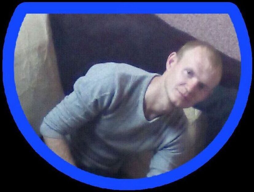  41589472  Viktor, 33 ,    