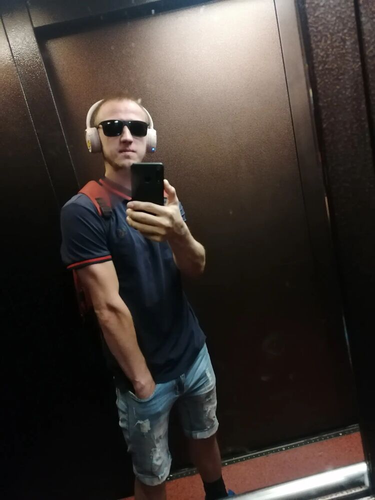  30689932  Ivan, 28 ,    